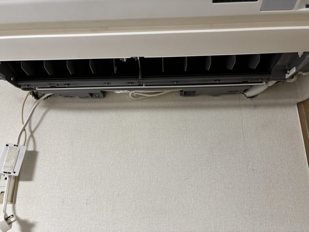 エアコンの位置を修正し、ドレンホースの勾配を修正した後の画像
